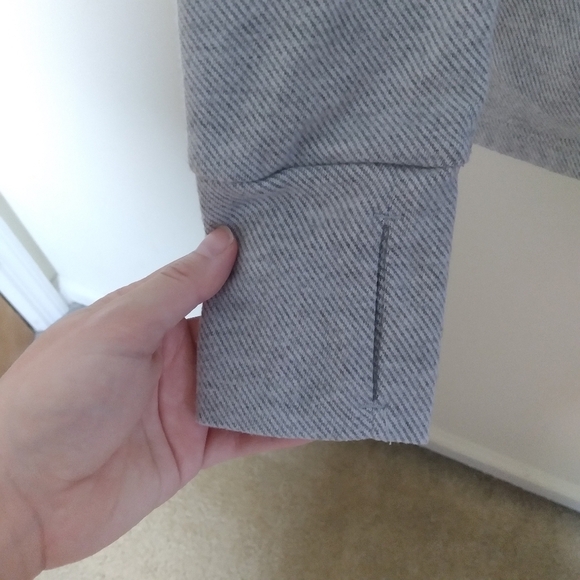 Kyodan Neutral Gray Cozy Karma Asymmetrical Hem Pullover Sweatshirt Size Small - Picture 5 of 9